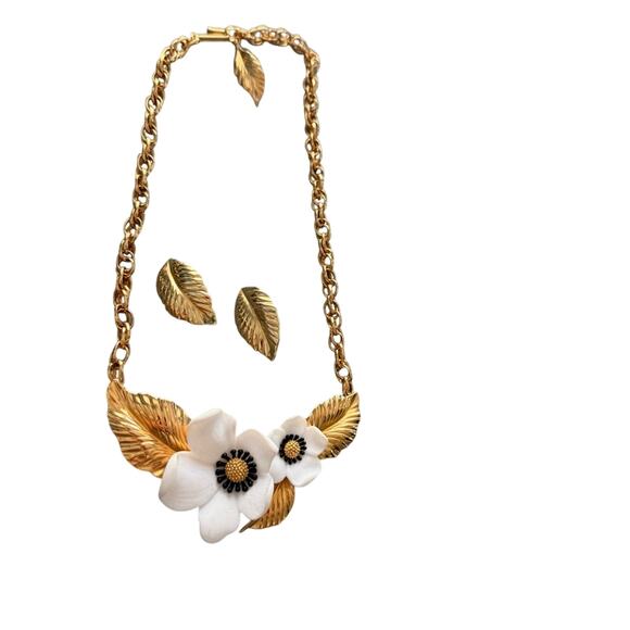 Louis Feraud Paris Vintage Gold Tone Dogwood Flower Necklace & Earrings Set - Picture 1 of 9